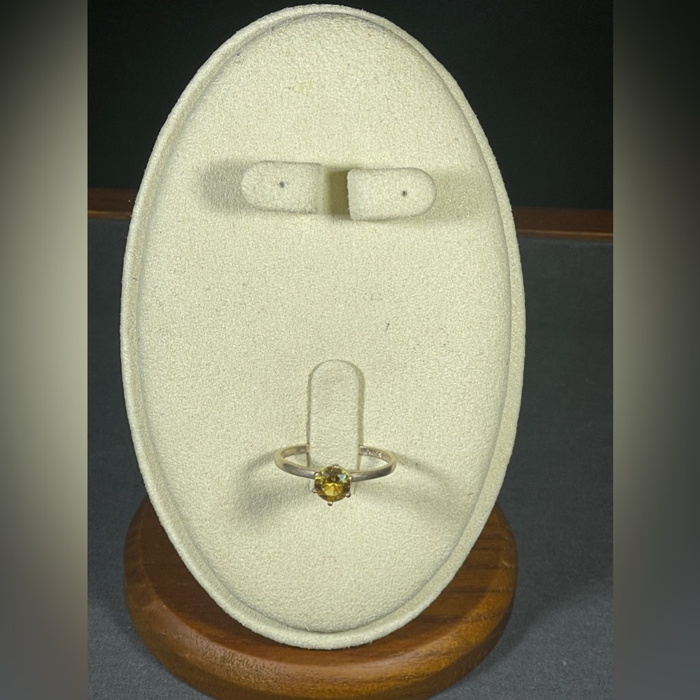 10K Solid Yellow Gold 0.84Ctw Yellow Sapphire Ring 1.2 grams - Picture 6 of 10